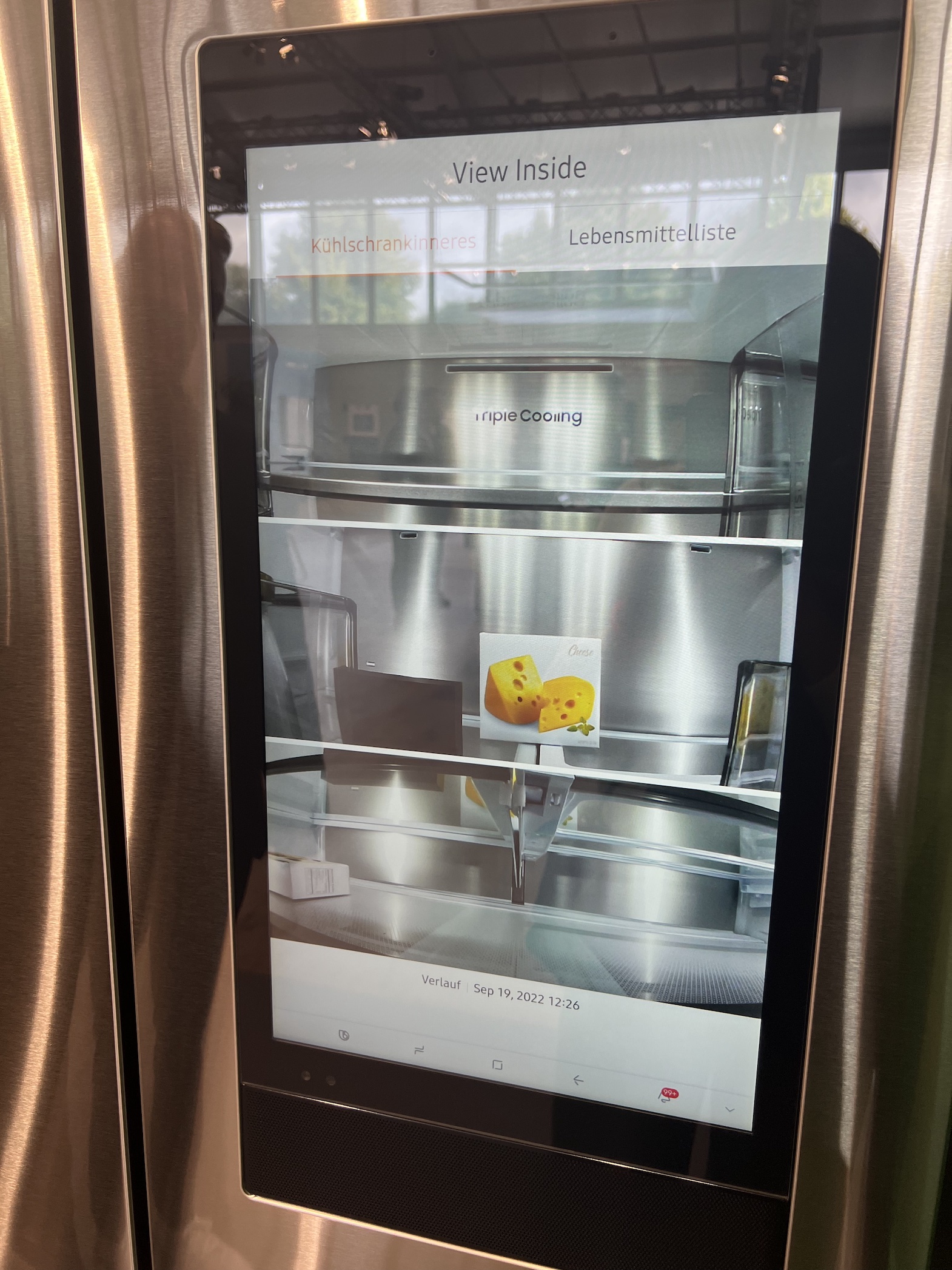 Smarter Kühlschrank mit Display