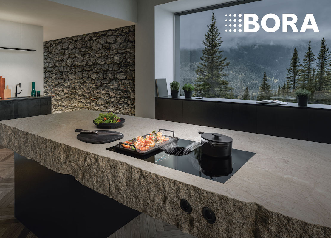 Grillpfanne von Bora auf einem Induktionskochfeld in einer modernen Küche