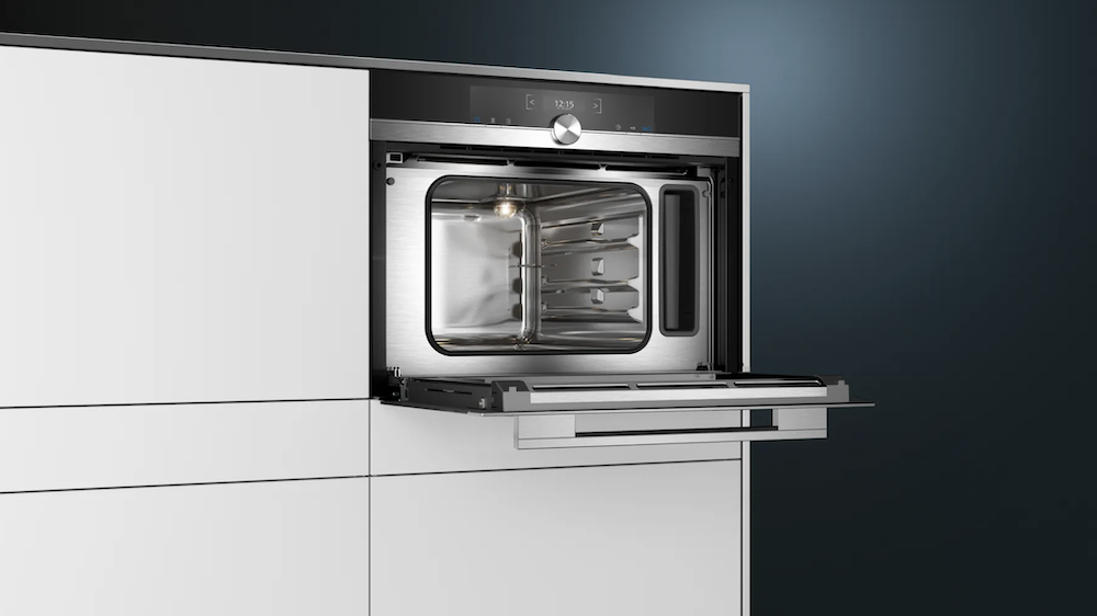 Geöffneter Siemens Dampfgarer in heller Küchenzeile