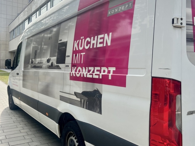Fahrzeug: Transporter mit Küchen-KONZEPT-Firmen-Branding