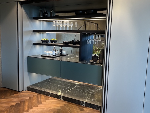 Küchenschrank mit eingebautem Rückspiegel von Siematic